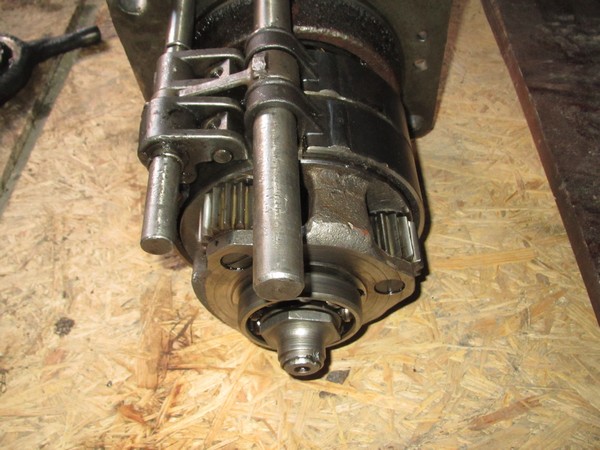 Фрикцион Т-70 бортовой в сб. 70С-240.6010-40/50 для Трактор Т-70 . (молдован)
 Поворотний Фрикціон для Т-70 . Фрикцион бортовой 70С-2406010-10 в сборе правый трактора Т70.
Т70,Т70А,Т70С,Т70СМ,Т70В,Т70СВ,Т70ВХ . Барабан ведущий фрикциона Т-70 / 54-24.06.016-А